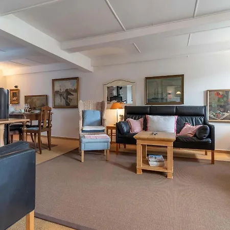 Charmante Am Hafen *